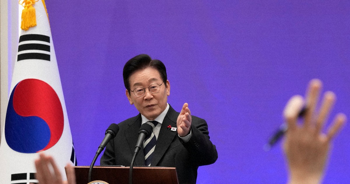 South Korean president weighs apology to North Korea over allegations of leafleting and drone use