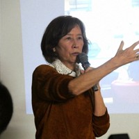 ジュネーブでの活動を報告するアイリーン・美緒子・スミスさん＝熊本県水俣市浜町の市公民館で2025年11月28日午後7時5分、中村敦茂撮影