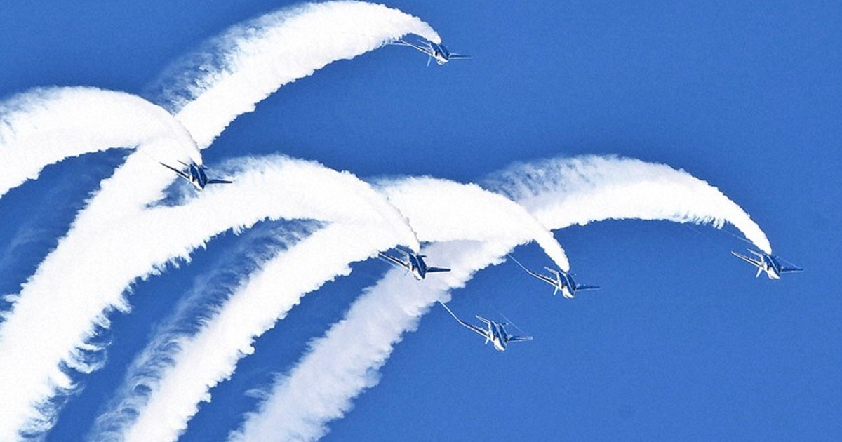 In Photos: Blue Impulse aerobatics team flaunts skill at air show in Fukuoka Pref.