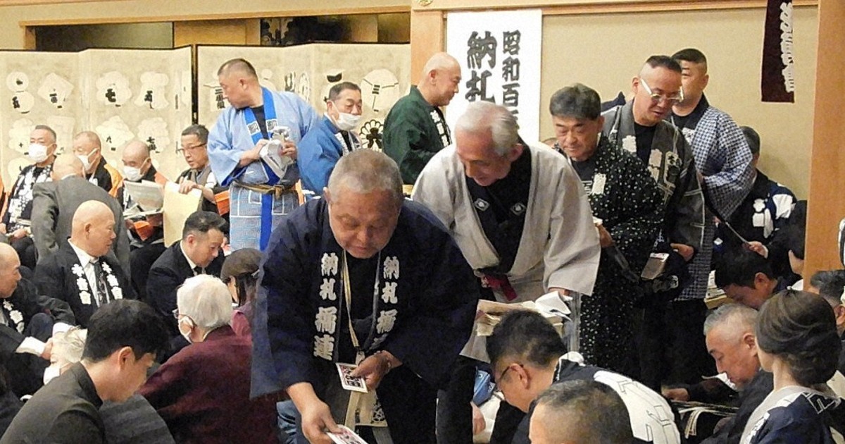 エンタメノート:東京・増上寺で千社札の交換会　104年ぶり「大會」に愛好家集う