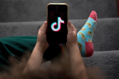 オーストラリアでは16未満の子供がソーシャルメディアの利用が禁止に…＝2025年12月3日　Bloomberg