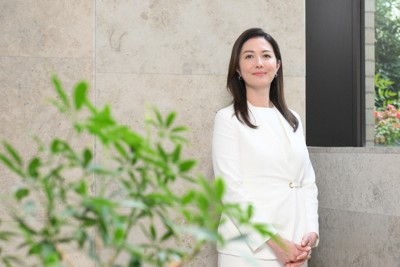 フリーアナウンサーの山本モナさん＝東京都港区で2025年12月3日、内藤絵美撮影