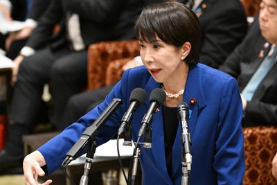 衆院予算委員会で立憲民主党の岡田克也氏の質問に答弁する高市早苗首相。このなかで、台湾有事を巡り日本が集団的自衛権を行使できる「存立危機事態」になり得るとの答弁があった＝国会内で2025年11月7日午後2時20分、平田明浩撮影