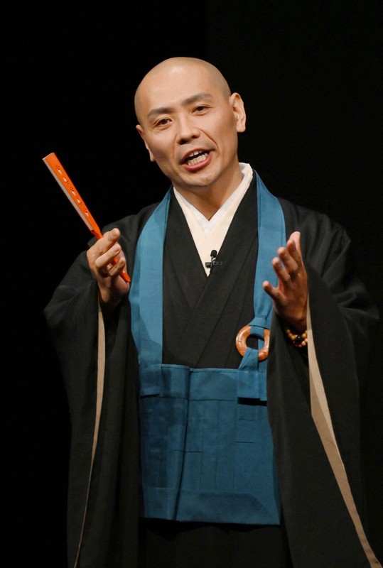 お坊さんNo.1決める「H1法話グランプリ」 若手僧侶たちが登壇 | 毎日新聞
