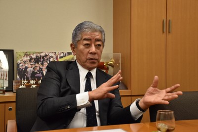 「国旗損壊罪は必要ない」　岩屋毅前外相が語る法制化への違和感