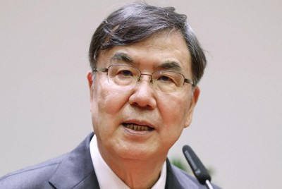 ノーベル生理学・医学賞の授賞式を前に、公式記者会見で質問に答える坂口志文・大阪大特任教授＝ストックホルムで6日、共同