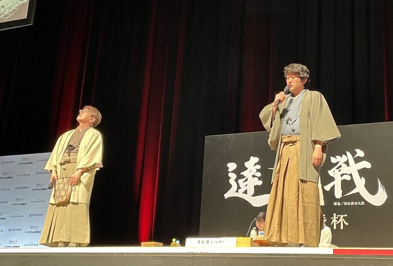 森内俊之九段、10年ぶりの棋戦優勝 羽生九段退け達人戦初V | 毎日新聞