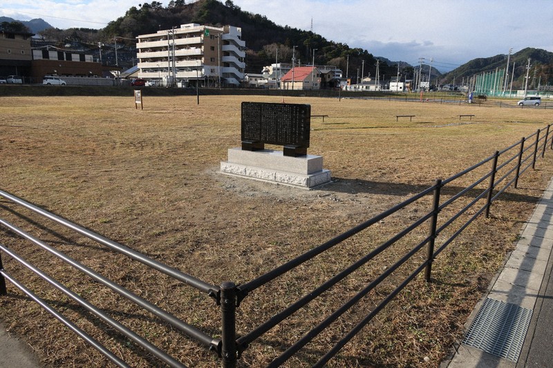 【地域限定無料配送】エレガントな大理石台柱型 チェジュ島の天然記念物、大浦柱状節理帯は地質マニア垂涎のジオパーク