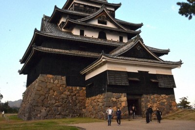 2027年度から「令和の大修理」に入る松江城＝松江市殿町で、村瀬達男撮影