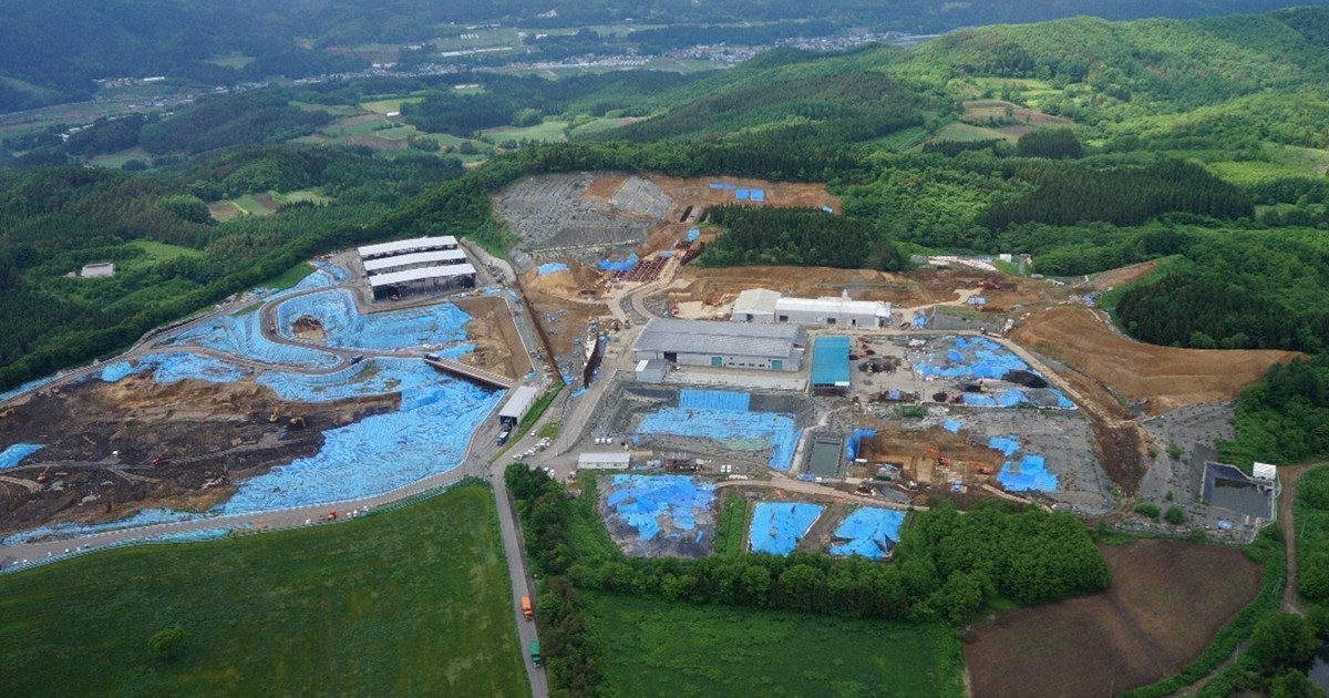 見渡す限りごみの山」 国内最大規模の不法投棄、有害物質今も | 毎日新聞