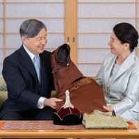 皇后雅子さま62歳に 戦争体験者の言葉に耳傾け 愛犬との別れも [写真