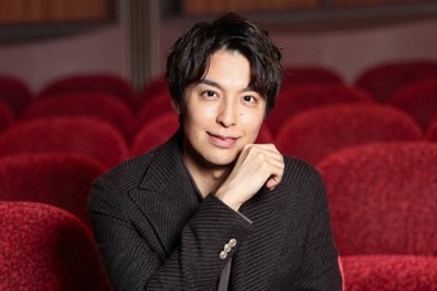 ミュージカル「ISSA in Paris」に出演する俳優の海宝直人さん＝大阪市北区で2025年10月22日、村田貴司撮影