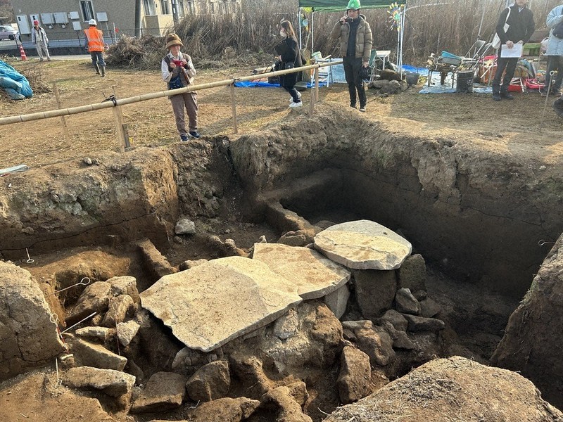 和水 諏訪原遺跡公開調査 石棺墓、九州最大か 古墳時代前期に築造