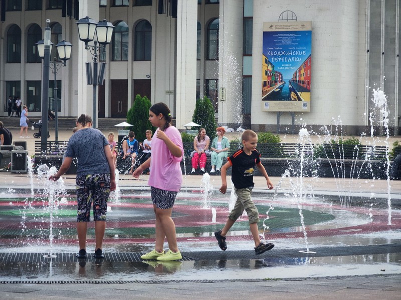 象徴的意味あるが」 ロシア人政治アナリストが語る経済制裁の影響