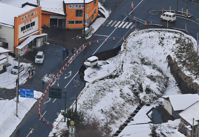 青森震度6強、休校は5道県306校に 避難中の高校生が転倒し重傷も