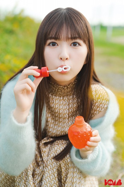 オリコンニュース：乃木坂46小川彩、透明感抜群な『BOMB』初ソロ