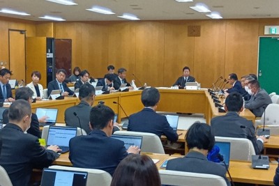 兵庫知事の給与減額、継続審議に　斎藤氏の発言に議会側が反発