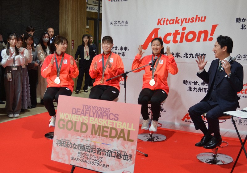 ★送料無料★オリンピックプレート計105kg 追加見積もり大歓迎です！ デフリンピック金の女子バスケ3選手、地元の北九州市長を表敬訪問