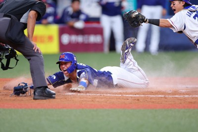 走攻守全てで積極的なプレーが光るHonda熊本の丸山竜治選手＝京セラドーム大阪で2025年10月29日、中川祐一撮影