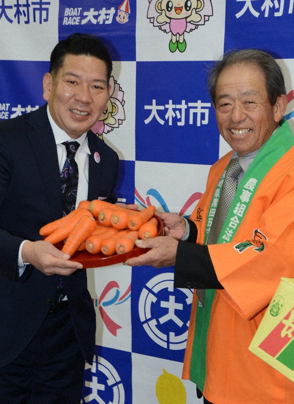 村人 あま～い黒田五寸人参 大村発祥、生産者らPR ／長崎 | 毎日新聞
