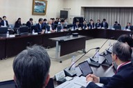 事例集が示された有識者会議＝経済産業省で2025年11月20日午後5時、渡辺暢撮影