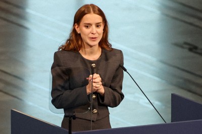 ノーベル平和賞の授賞式で、マチャド氏の演説を代読する長女のアナ・コリナ・ソーサ氏＝10日、オスロ（ロイター＝共同）