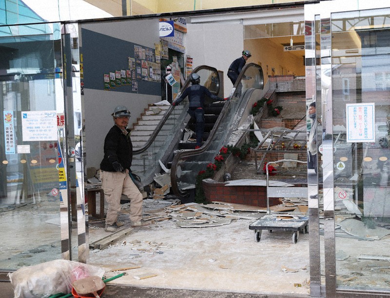 毎小ニュース：災害 被害片付けに追われる 青森・八戸 | 毎日新聞