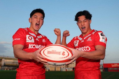 初優勝へ気合十分の神戸の李承信（左）と植田和麿（撮影・後藤　大輝）