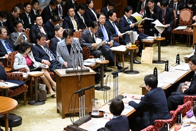 2025年度補正予算の審議が続く参院予算委員会（国会内で2025年12月12日）