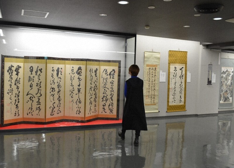 辞林：勝海舟、山岡鉄舟、高橋泥舟 幕末「三舟」の書画集結 個性