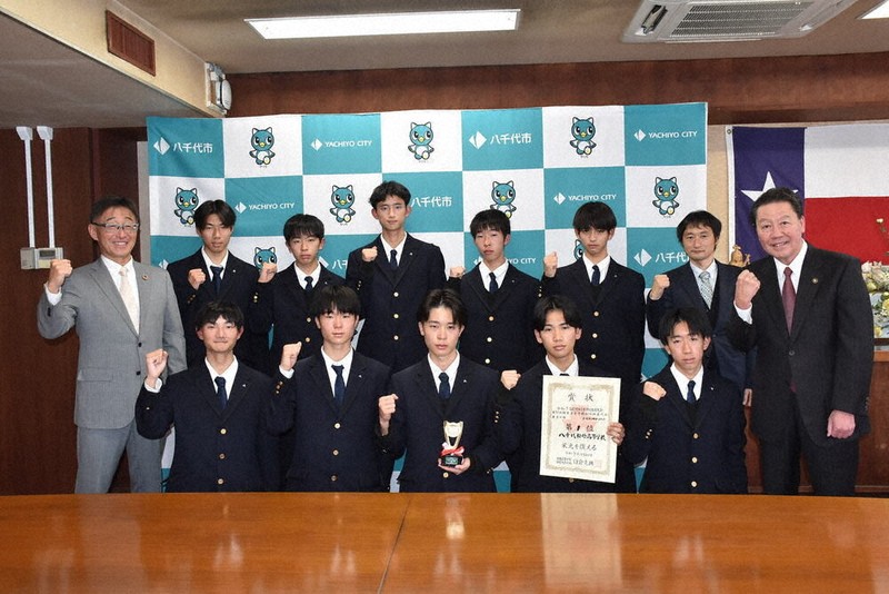 全国高校駅伝：「上位入賞を目指す」 八千代松陰高 市長に抱負 ／千葉