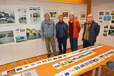 街や人などを撮影した作品が並ぶ会場とフォト松本会員ら＝長野県松本市の市美術館で、武田博仁撮影