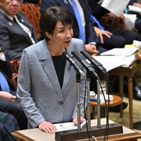 参院予算委員会で立憲民主党・森本真治氏の質問に答弁する高市早苗首相＝国会内で2025年12月12日午前9時25分、新宮巳美撮影