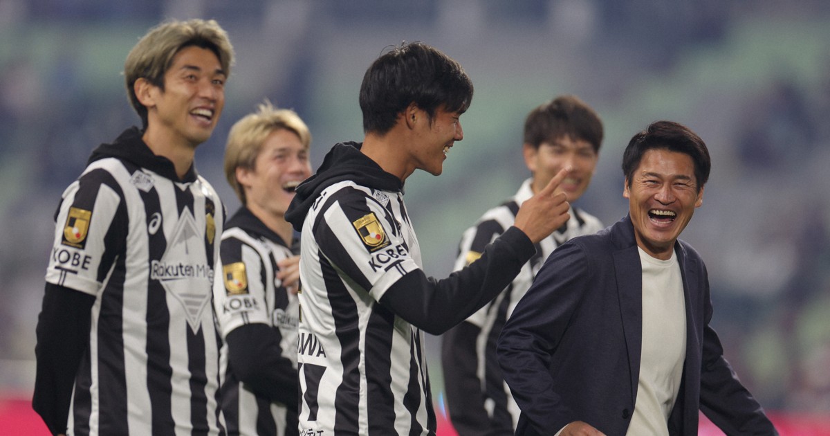 football life：さらば細部までこだわる神戸・吉田監督 ユニホーム圧着