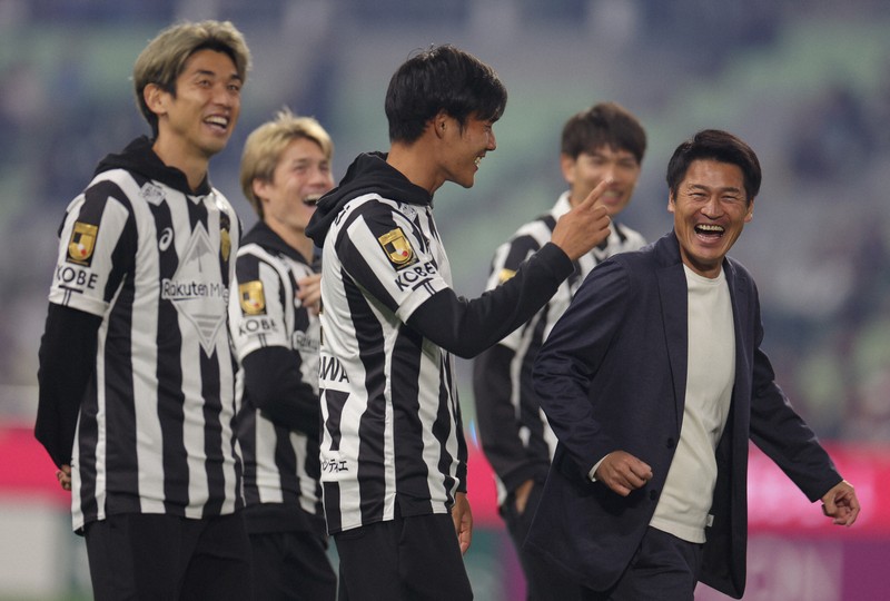 football life：さらば細部までこだわる神戸・吉田監督 ユニホーム圧着