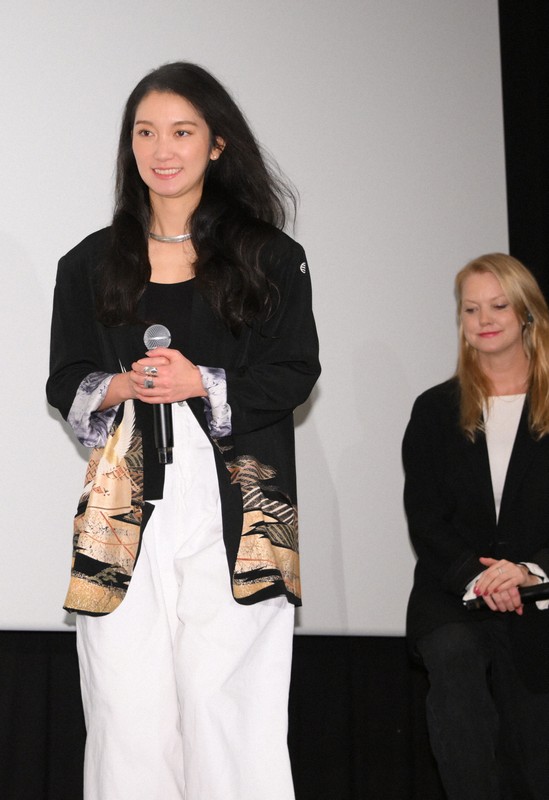 伊藤詩織さん 自身監督作品で舞台あいさつ [写真特集1/6] | 毎日新聞