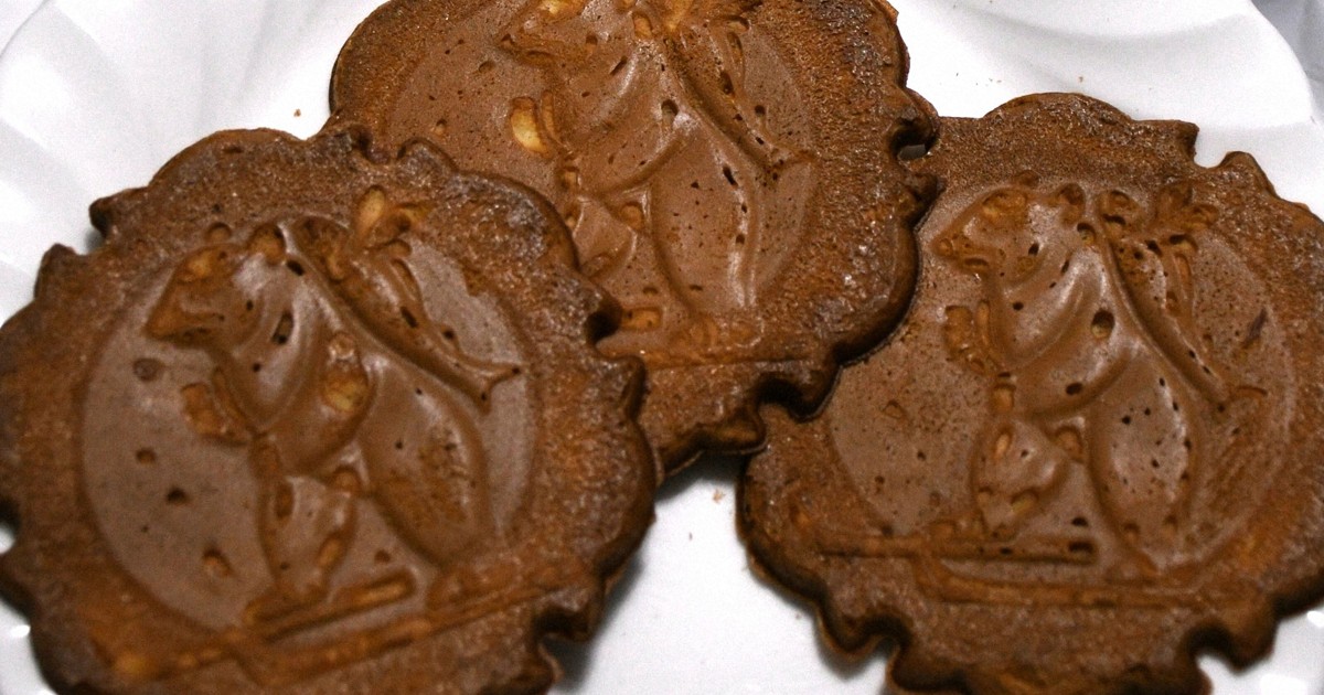 千秋庵の銘菓「山親爺」のCM題材にした絵本出版 14日まで記念展 | 毎日新聞