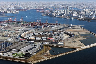 大屋根リングの解体工事が始まった大阪・関西万博会場跡地（大阪市此花区の夢洲で2025年12月6日）