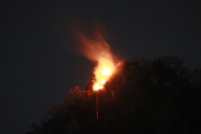 火災鎮圧状態の妙義山　再び火の手を本紙カメラマンが確認