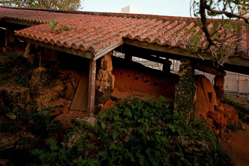 残像1945：復興伝える「やちむん」の登り窯 那覇・壺屋 | 毎日新聞