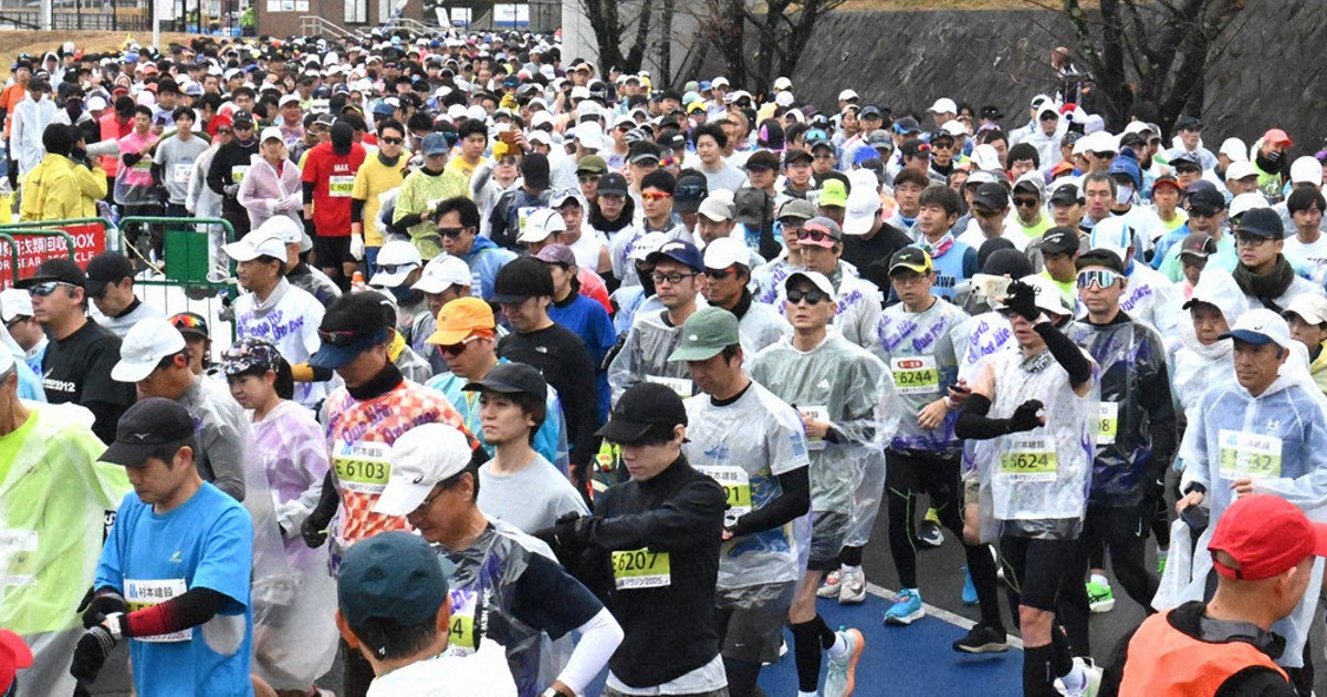 奈良マラソン 1万6000人が古都駆ける ／奈良 | 毎日新聞