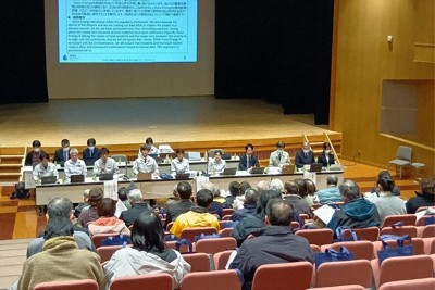 日本風力エネルギーが開いた江府町民向けの事業説明会＝鳥取県伯耆町宇代で、山田泰正撮影