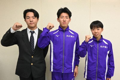 毎日新聞大分支局を訪問した大分東明の（左から）安藤佑真さん、平野遥斗さん、瀧川ゆめさん＝大分市都町1で2025年12月15日午後3時58分、岡田愛梨撮影