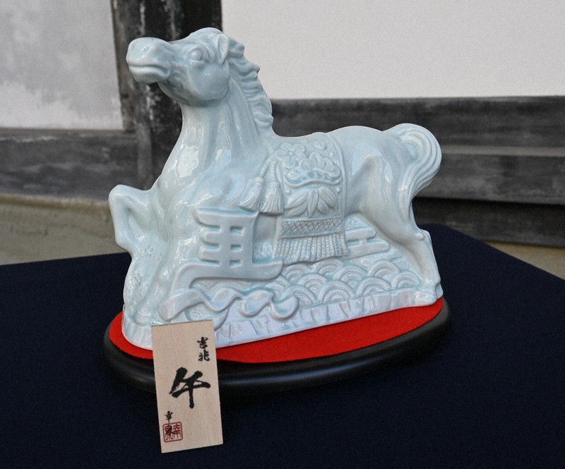 2025歳末点描：海原かけるがごとく、焼酎詰め「干支壺」 日南で