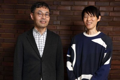 米文学者の都甲幸治さん（左）と批評家の大澤聡さん＝東京都千代田区で2025年12月10日、小林努撮影