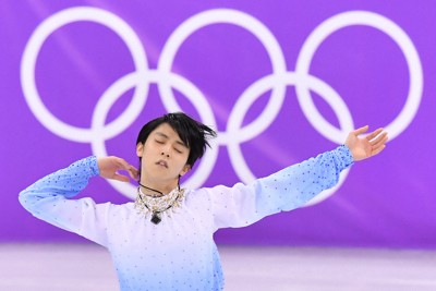 【平昌五輪】フィギュアスケート男子のSPで演技する羽生結弦＝江陵アイスアリーナで2018年2月16日、宮間俊樹撮影