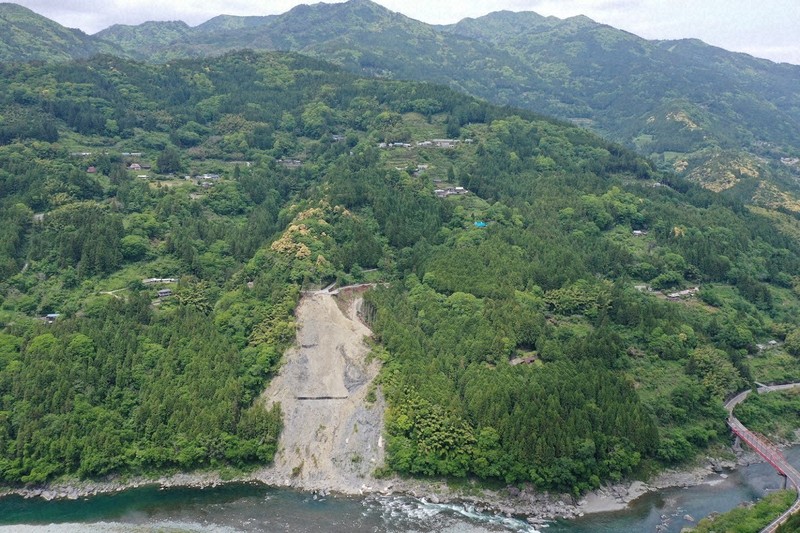 地滑りの引き金は「顕微鏡レベルの古傷」 四国山地でメカニズム解明