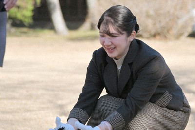 愛子さまが駐日大使らに伝統的なカモ猟を紹介