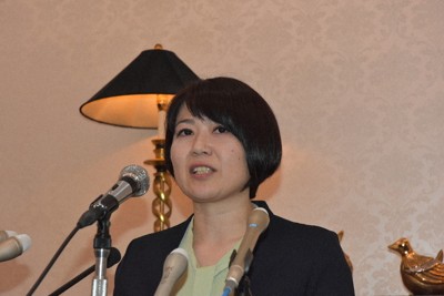 出直し市長選への出馬を表明する小川晶前市長＝前橋市内で2025年12月17日、福田智沙撮影