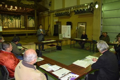 桐生祇園屋台の継承について荒木市長と保存会、町会関係者が話し合った、まちづくりミーティング＝桐生市本町で2025年12月16日、遠山和彦撮影